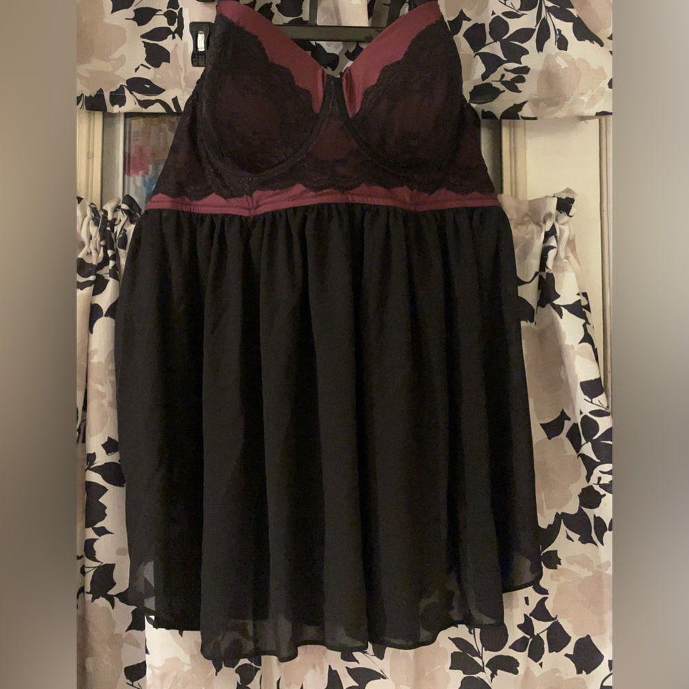 Torrid Black and Dusty Plum babydoll - size Torrid 5 - NWT